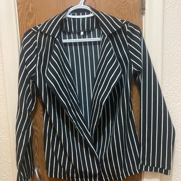NWOT Black with White Stripes top - Picture 7 of 9